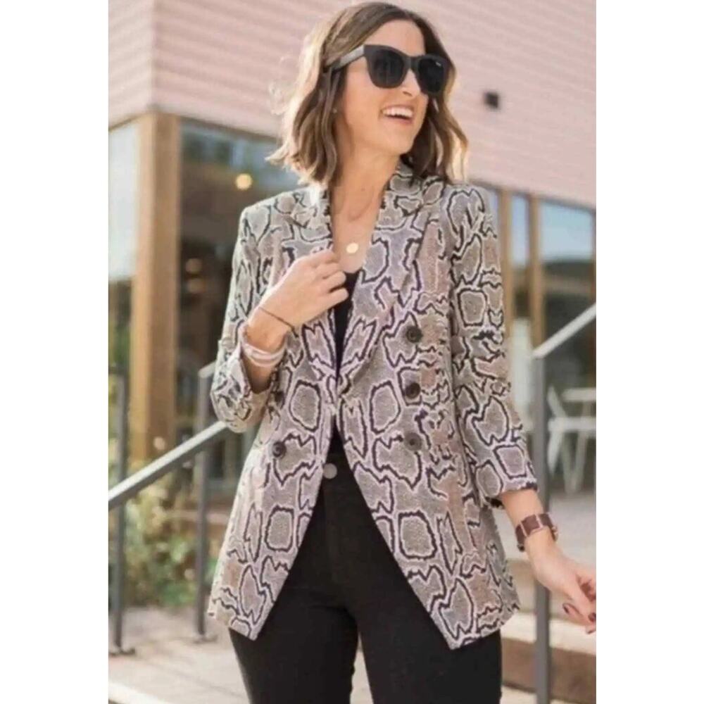 Cabi Double Breasted Blazer Size 4 Python Snake Print Ponte Knit Gray Stretch - Picture 3 of 16